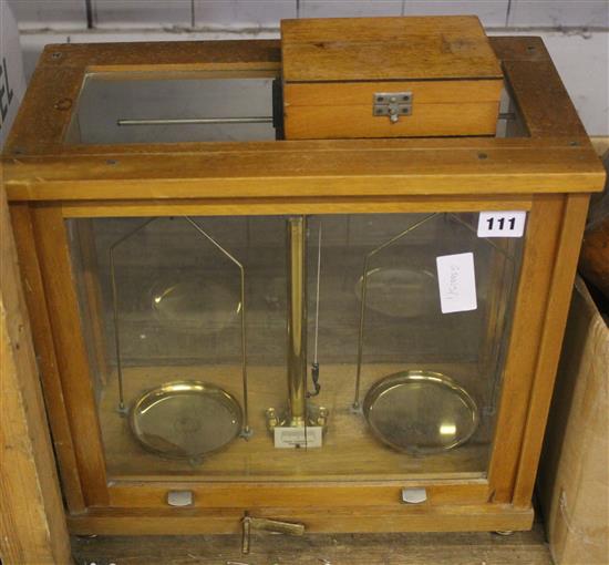 Chemists scales in case & weights